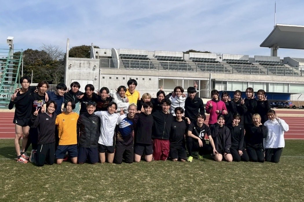 komariku846's tweet photo. こんにちは！駒大ACです！
2026年初投稿です🐴✨️
今年も駒大ACをよろしくお願いいたします🙇🏻‍♂️🙌🏻

2/4~2/6に千葉県白子町で春合宿を行いました🏃‍♂️💨
この時期にしてはとても暖かく、互いに励まし合い、充実した練習だったと思います☀️
練習は短長に分かれて行い、2日目には全員リレーに取り組みました！ https://t.co/SQaLXaxCX7