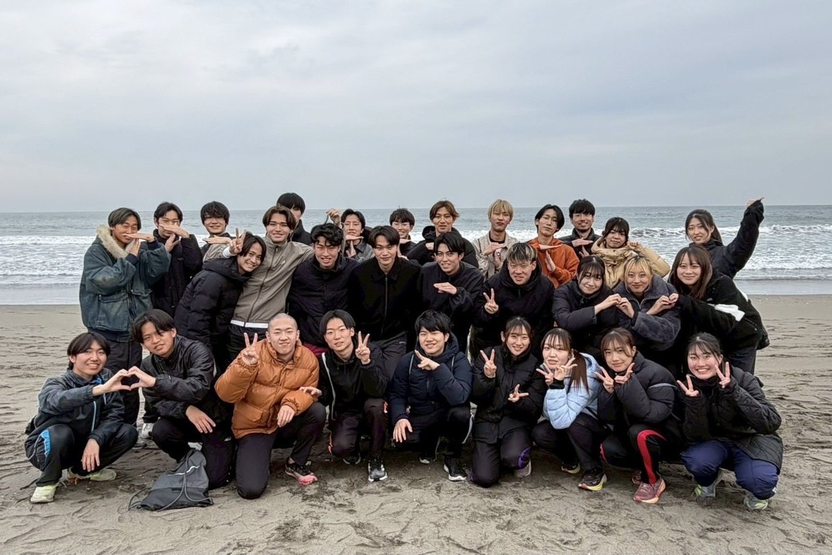 komariku846's tweet photo. こんにちは！駒大ACです！
2026年初投稿です🐴✨️
今年も駒大ACをよろしくお願いいたします🙇🏻‍♂️🙌🏻

2/4~2/6に千葉県白子町で春合宿を行いました🏃‍♂️💨
この時期にしてはとても暖かく、互いに励まし合い、充実した練習だったと思います☀️
練習は短長に分かれて行い、2日目には全員リレーに取り組みました！ https://t.co/SQaLXaxCX7