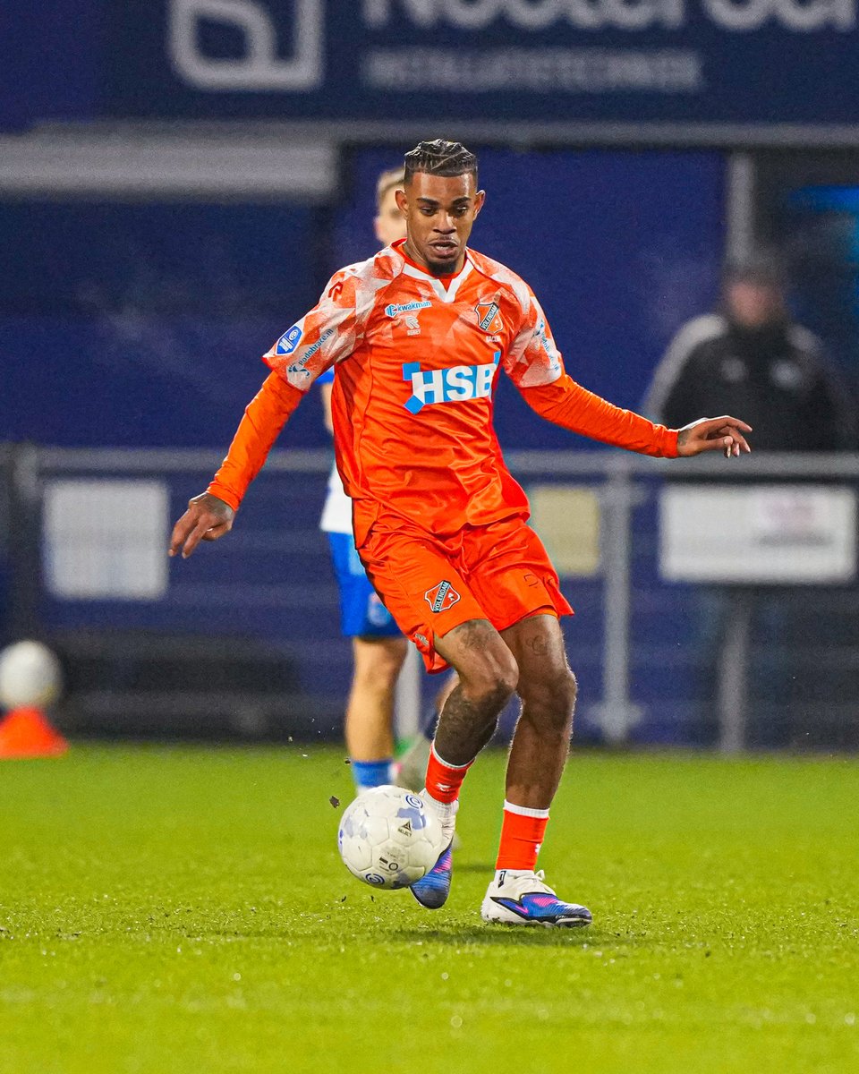 fcvolendam's tweet photo. 🔵⚪ ✘ 🟠⚪
🆕 Juninho in 𝗢𝗥𝗔𝗡𝗝𝗘!
👏 Gefeliciteerd met je debuut, Juninho!
#PECVOL | #WêiBinneVòlledam https://t.co/zA1snRKdbg
