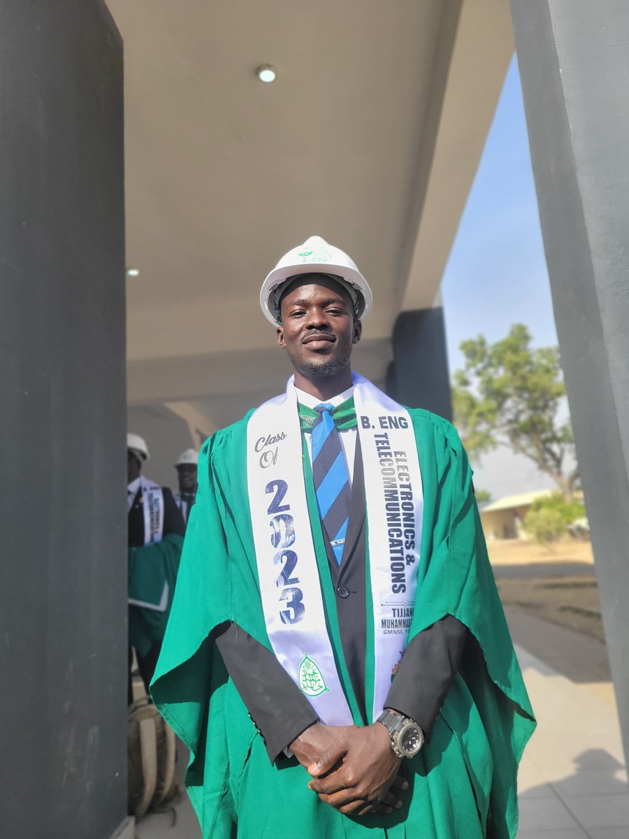 FareedTj's tweet photo. Best Graduating Student, Faculty of Engineering 
Overall Best Graduating student, Ahmadu Bello University, Zaria
The Vice Chancellor’s Award
10 Scholarships
Fully Funded Masters
$5k grant

All these I didn’t get but I bagged an ENGINEERING DEGREE!!! 🎓
Congratulations to me 🎉🏅 https://t.co/LLuH6HbFth