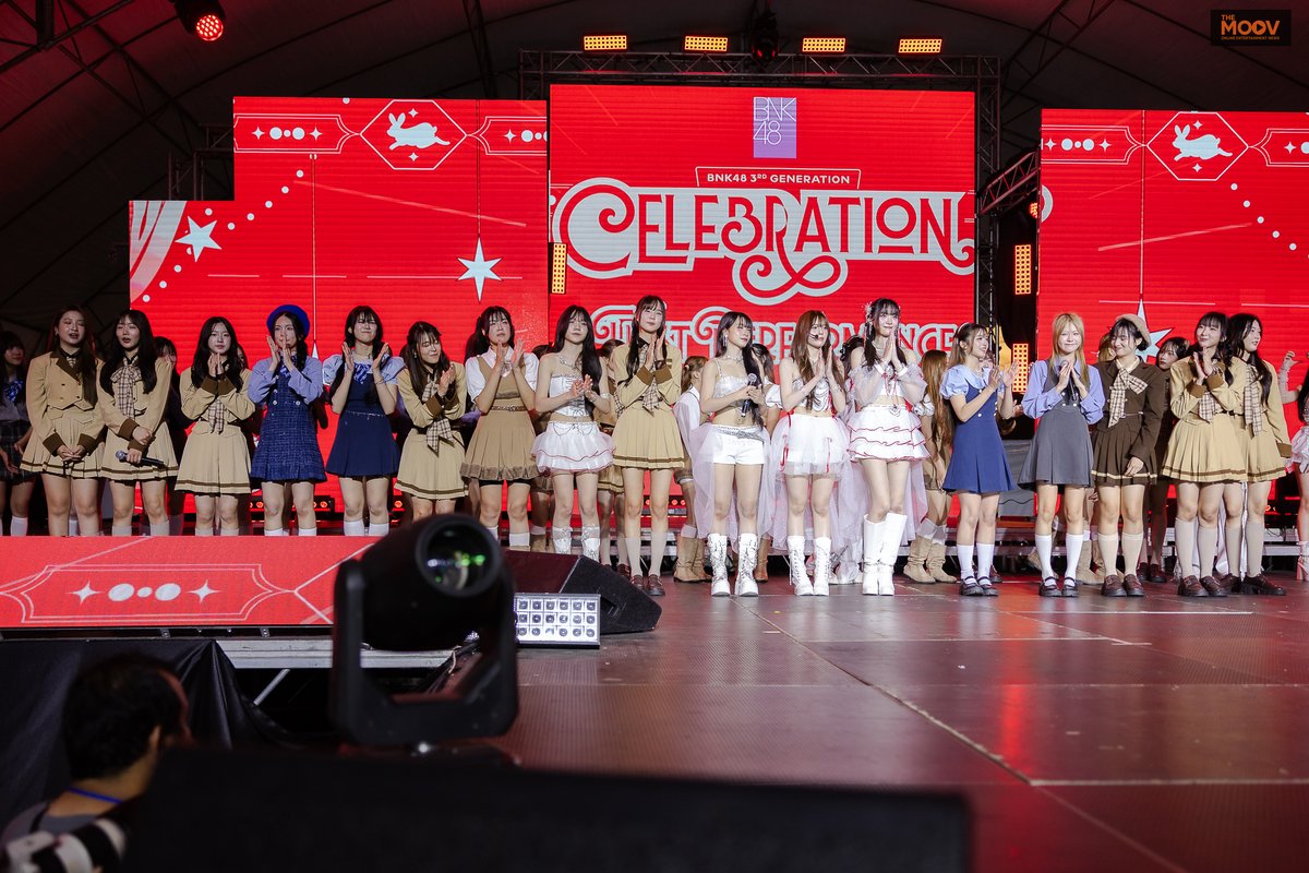 TheMoovTH's tweet image. BNK48 ปิดค่ำคืนสุดท้ายของงาน Japan Expo Thailand 2026 ด้วยการจัดเต็มความสนุกสุดเหวี่ยง รุ่น 3 นำทีม เปิดตัวเพลงพิเศษ Celebration พร้อมเซอร์ไพรซ์ ประกาศ เซ็นบัตสึเพลงใหม่ Ponytail to Shushu โดยมีกำหนดการปล่อยเพลงในช่วงเดือนมิถุนายน

เพิ่มเติม: shorturl.at/wUDbx

#BNK48