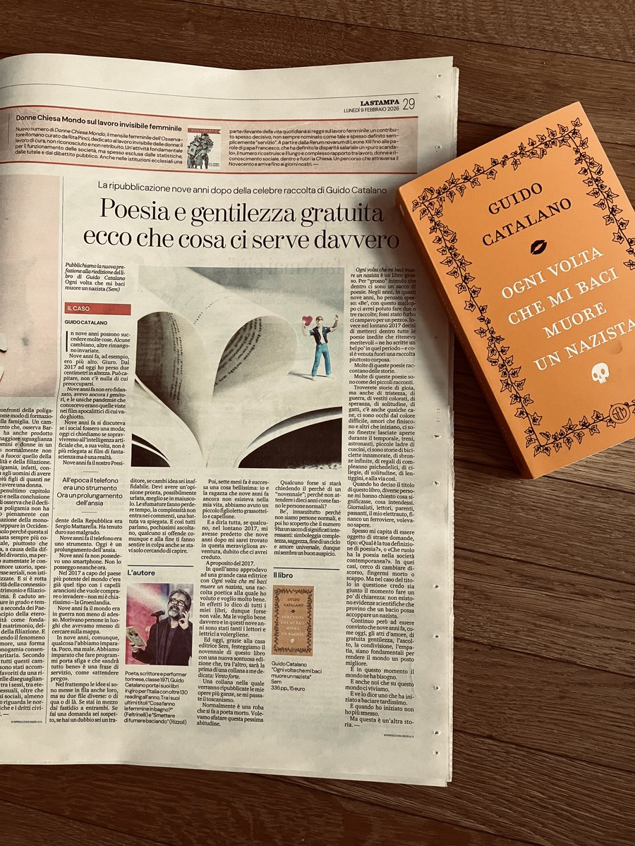 CatalanoGuido's tweet photo. Oggi su @LaStampa 
Da domani nella tua libreria di fiducia.
Se non possiedi una libreria di fiducia, procuratela, entra, dai un bacio al tuo libraio/aia e digli/ille: "Questo bacio te lo manda Guido Catalano".
Poi compra il libro.
Se ce l'hai regalalo alla tua persona preferita! https://t.co/sSzk3jMJfp