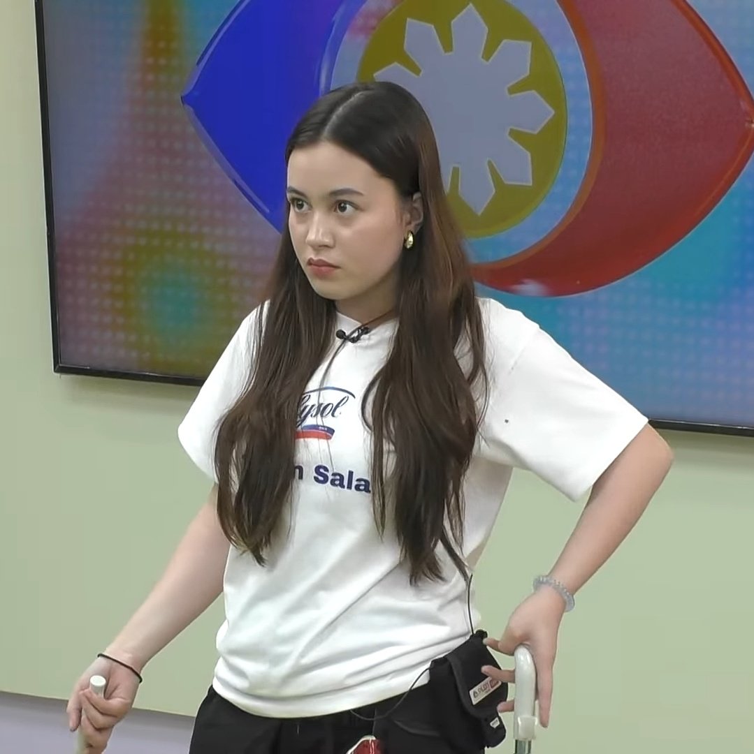 talaskrys's tweet image. krystal sightings at today's live! she's doing a lysol sponsor task with heath, lite, and marco. sana all ganyan kaganda kapag naglilinis🙂‍↕️

#KrystalMejes