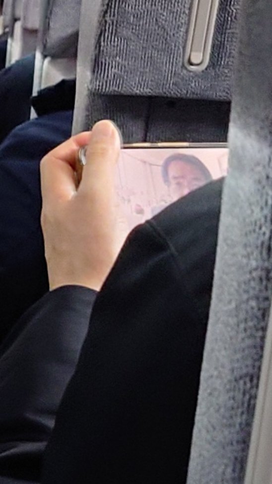 横須賀線グリーン車🍀
前に座ってる同年代くらいのオヤジが門田隆将の配信見てるネトウヨで草😂
#ネトウヨ