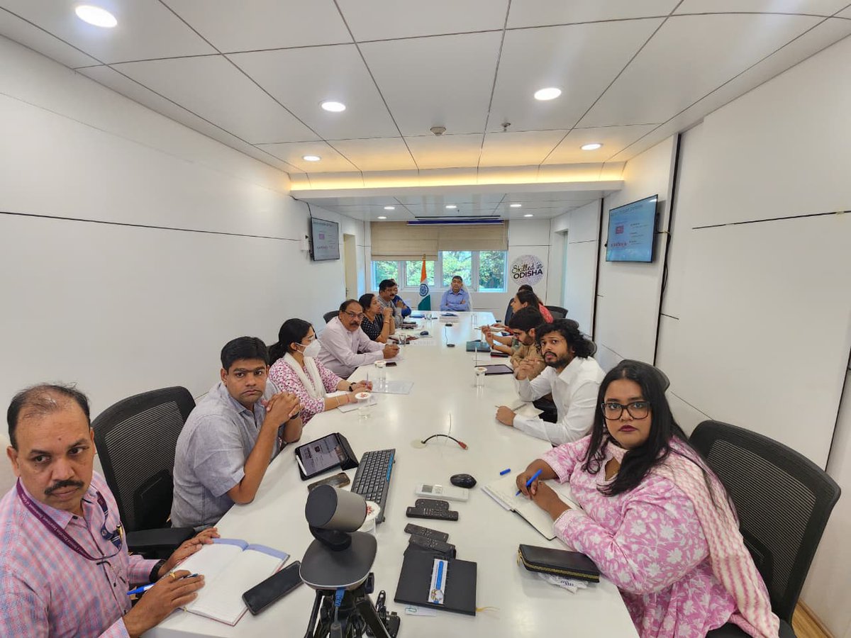 SDTEOdisha's tweet photo. Meeting held with the team from #DPIC (University of Chicago) to discuss the roadmap for an Integrated Skilling Information System, focusing on data integration, real-time insights, and evidence-based decision-making for the skilling ecosystem. https://t.co/iWUdz4iuuk