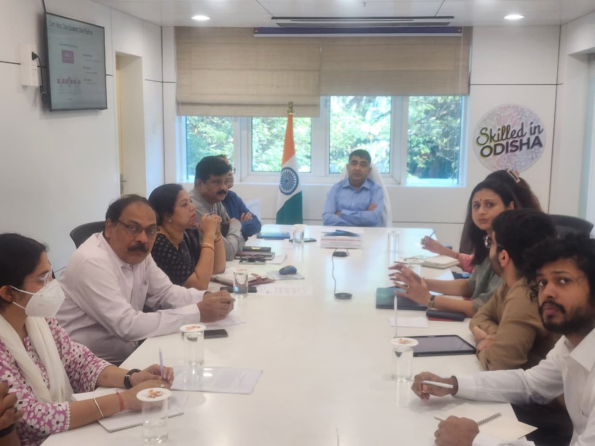 SDTEOdisha's tweet photo. Meeting held with the team from #DPIC (University of Chicago) to discuss the roadmap for an Integrated Skilling Information System, focusing on data integration, real-time insights, and evidence-based decision-making for the skilling ecosystem. https://t.co/iWUdz4iuuk