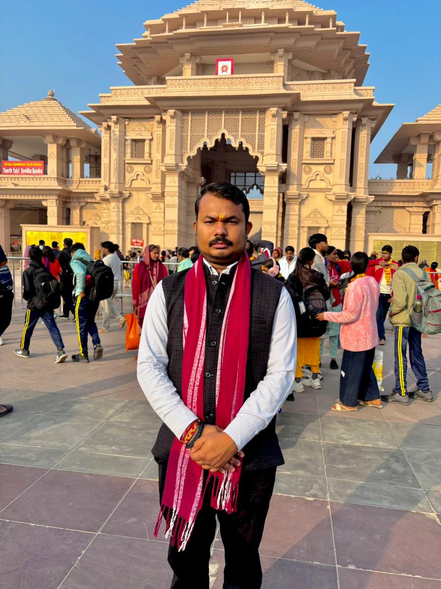 Mohit01mr's tweet photo. अयोध्या धाम जगजननी माता सीता के पावन प्राकट्योत्सव सीता अष्टमी के शुभ अवसर पर श्रीराम जन्मभूमि मंदिर में प्रभु श्रीराम के पावन दर्शन का सौभाग्य प्राप्त हुआ 
एवं प्रभु श्री रामलला से संपूर्ण विश्व के कल्याण की मंगलकामना की। 

जय श्रीराम 🙏🚩 https://t.co/wFAsz88AJ1
