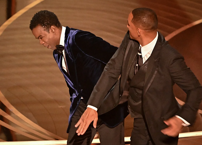 Dijo una vez Adam Sandler: "Un solo momento puede redefinir toda una vida. Puedes construir una carrera impecable durante décadas, pero basta con un error para que el mundo te recuerde solo por él. Chris Rock esperó su momento y lo usó con inteligencia. Will Smith, en cambio,