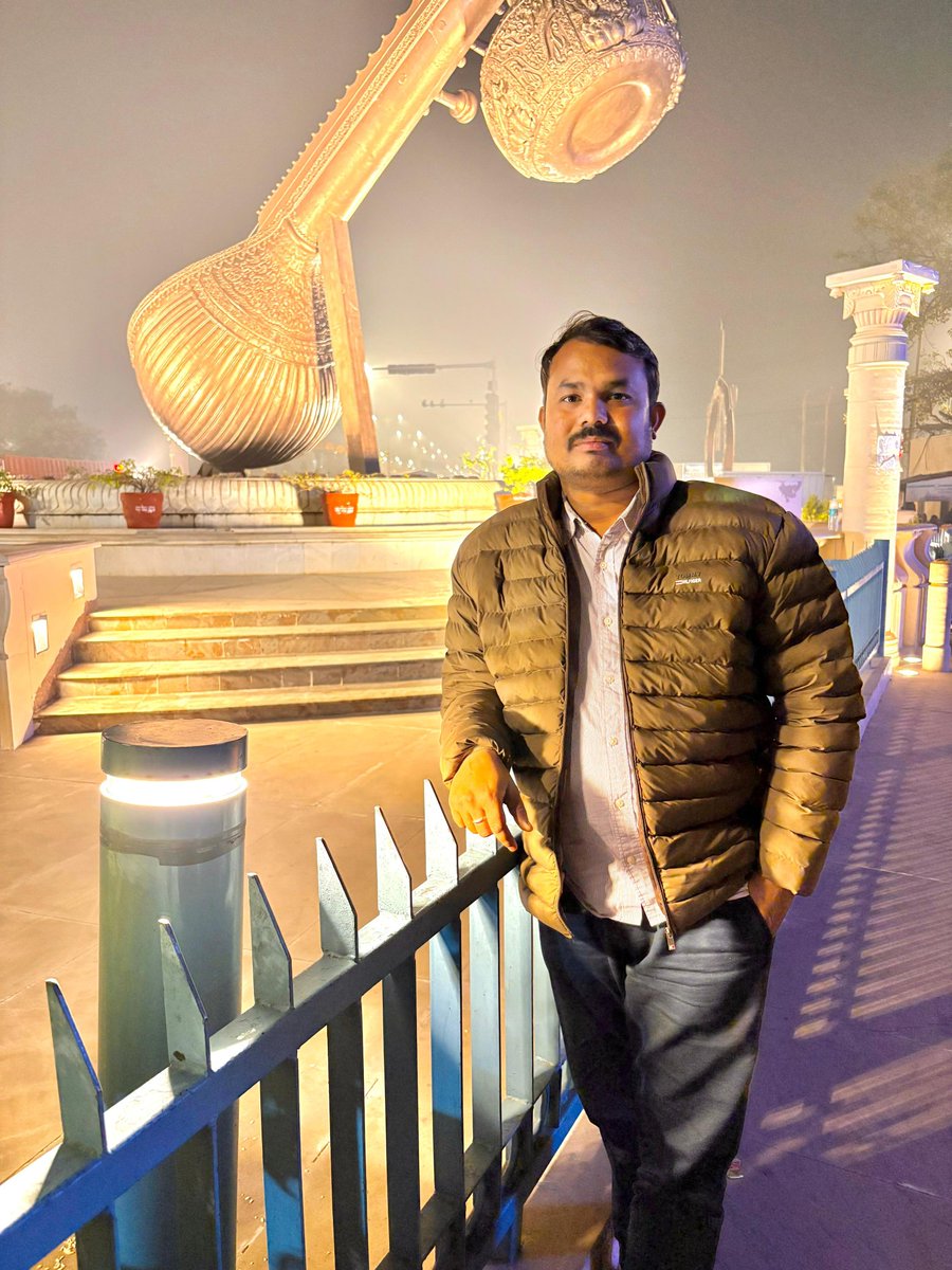 Mohit01mr's tweet photo. अयोध्या धाम जगजननी माता सीता के पावन प्राकट्योत्सव सीता अष्टमी के शुभ अवसर पर श्रीराम जन्मभूमि मंदिर में प्रभु श्रीराम के पावन दर्शन का सौभाग्य प्राप्त हुआ 
एवं प्रभु श्री रामलला से संपूर्ण विश्व के कल्याण की मंगलकामना की। 

जय श्रीराम 🙏🚩 https://t.co/wFAsz88AJ1