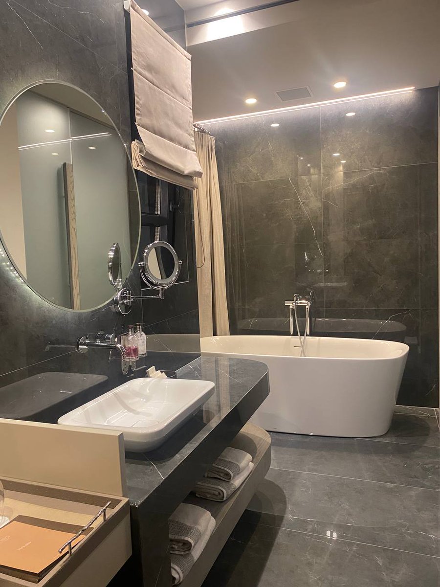 Last year I've been to 22 cities on your money. I started this year's race today. Arrived in my first location, living my best life