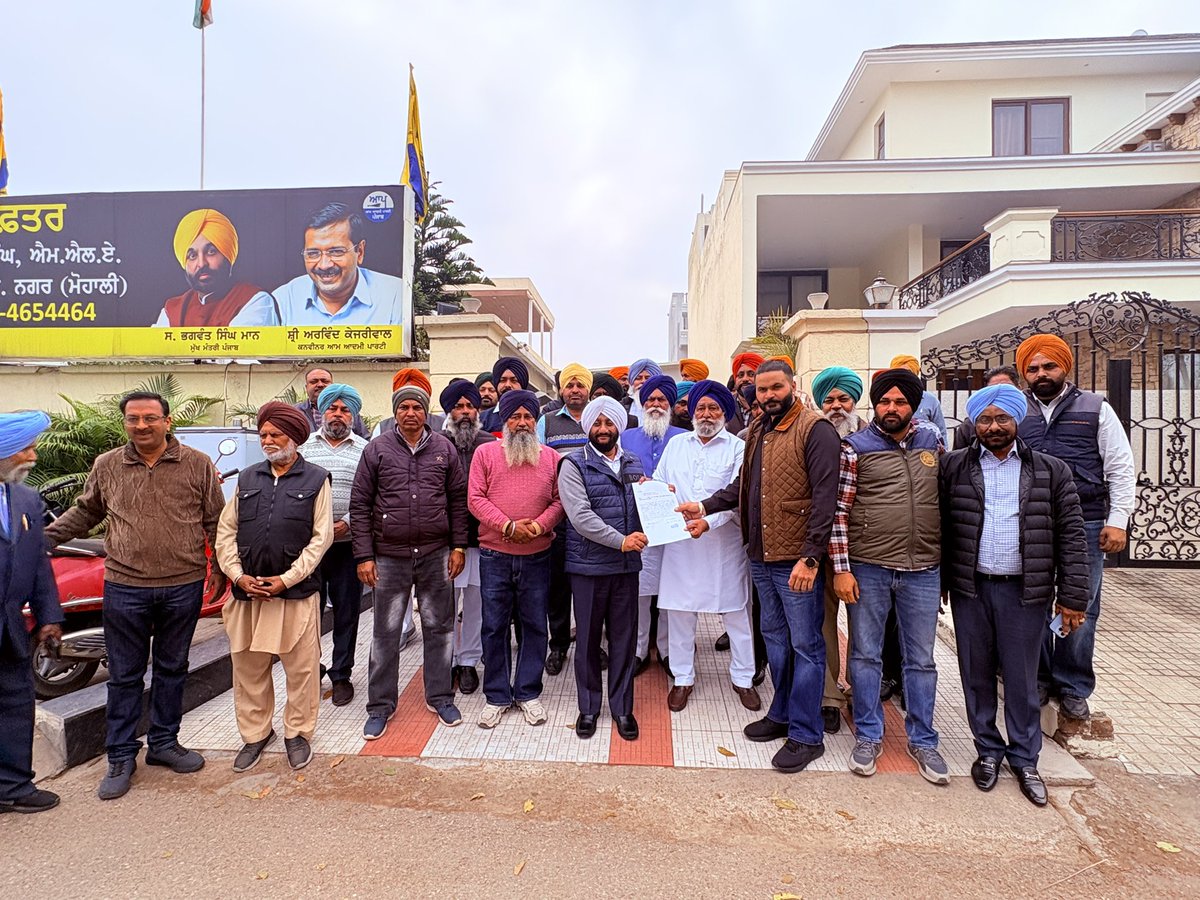 ਪਿੰਡ ਧੁਰਾਲੀ ਤੋਂ ਪਹੁੰਚੇ ਪਤਵੰਤੇ ਸੱਜਣਾਂ ਨਾਲ ਮੁਲਾਕਾਤ ਕੀਤੀ, ਪਿੰਡ ਦੀਆਂ ਸਮੱਸਿਆਵਾਂ ਬਾਰੇ ਜਾਣੂ ਕਰਵਾਇਆ ਗਿਆ ਅਤੇ ਲਿਖਤੀ ਰੂਪ ਵਿੱਚ ਆਪਣੀਆਂ ਮੰਗਾਂ ਨੂੰ ਦਰਜ ਕਰਵਾਇਆ ਗਿਆ । ਮੇਰੇ ਵੱਲੋਂ ਸੰਬੰਧਿਤ ਅਧਿਕਾਰੀਆਂ ਨਾਲ ਗੱਲਬਾਤ ਕਰਕੇ ਉਹਨਾਂ ਦੀਆਂ ਸਮੱਸਿਆਵਾਂ ਅਤੇ ਮੰਗਾਂ ਨੂੰ ਜਲਦ ਤੋਂ ਜਲਦ ਹੱਲ ਕਰਵਾਉਣ ਭਰੋਸਾ ਦਿਵਾਇਆ ਗਿਆ ।