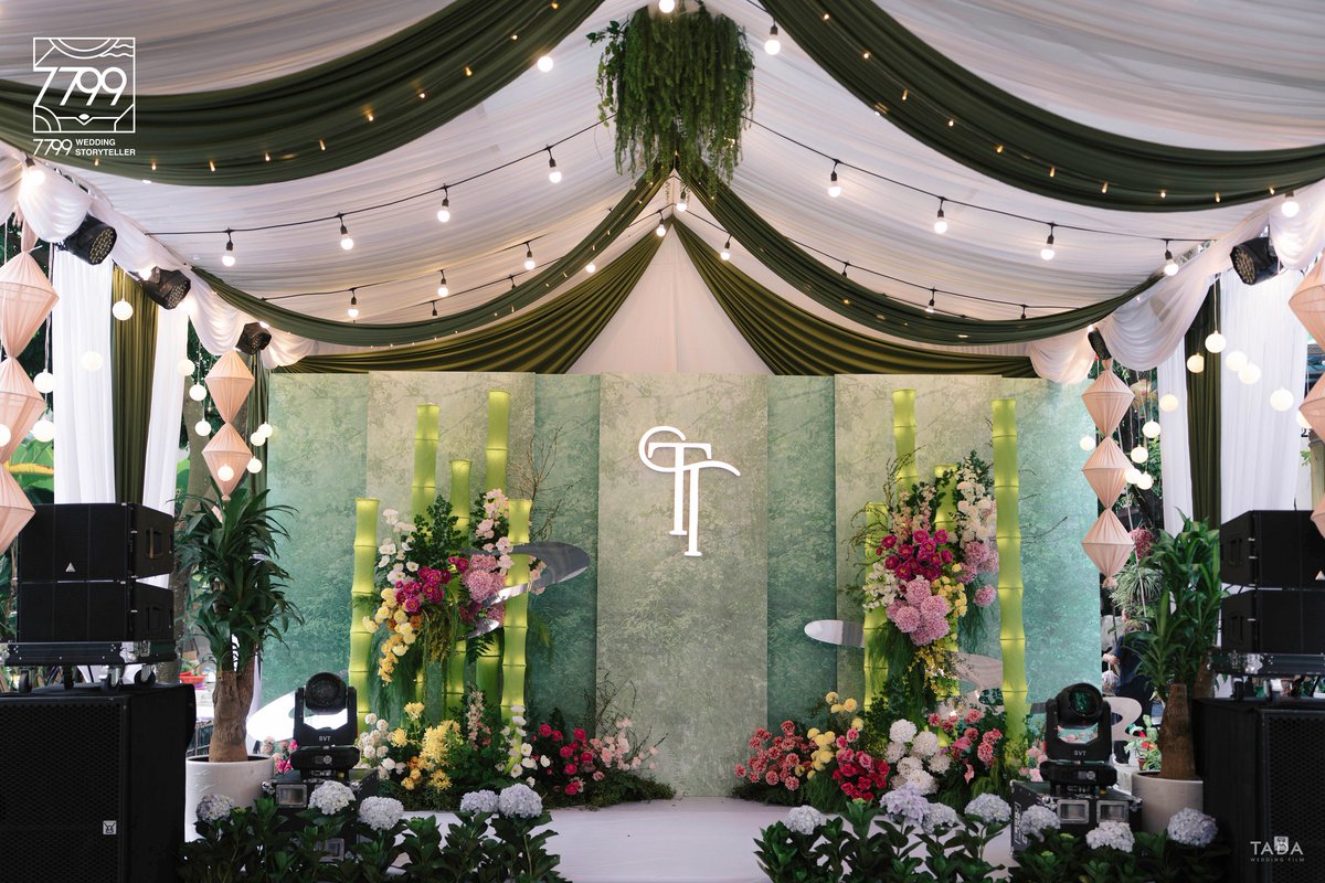7799Wedding's tweet photo. Dùng Tre &amp; Thuyền sao cho không bị "cũ"?

Giải pháp là tư duy Nghệ thuật sắp đặt 
Thay phông rạp phẳng bằng những đường cong uốn lượn như dòng sông. 
Thuyền mộc chở hoa, gửi gắm lời chúc thuận buồm xuôi gió. https://t.co/glZ6bf8T0x
