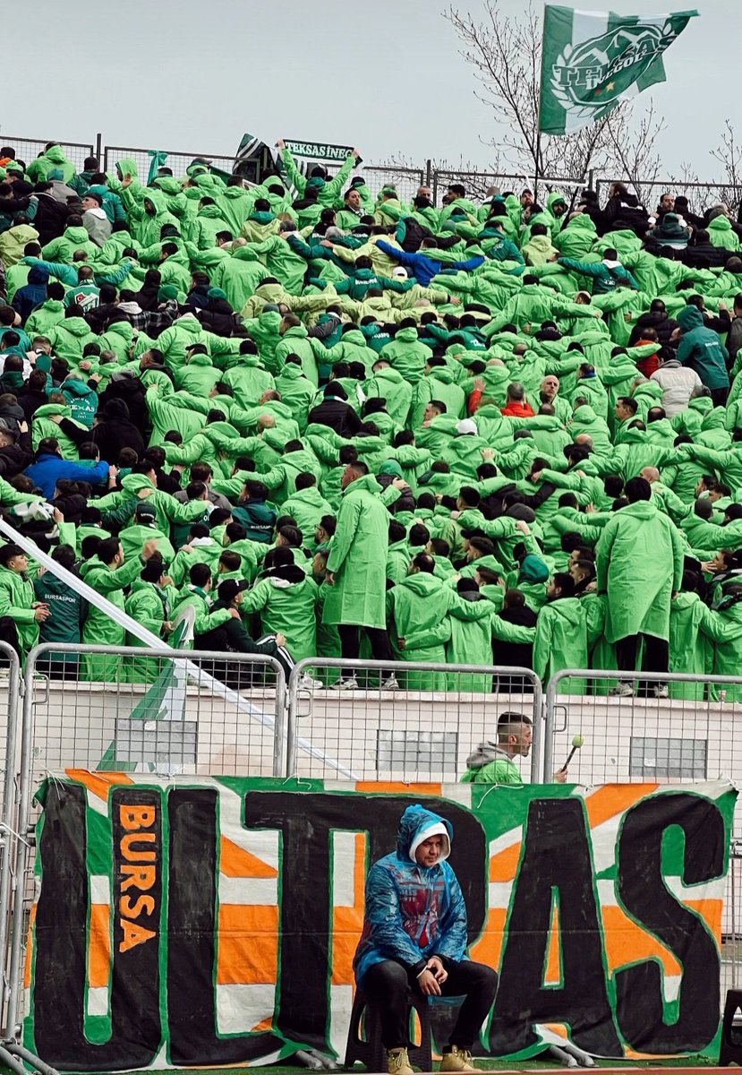 Öyle bir deplasman yaptılar ki sevmeyenleri bile tek kelime edemedi. Tartışmasız sezonun şu ana kadar en iyi deplasmanı. #Bursaspor