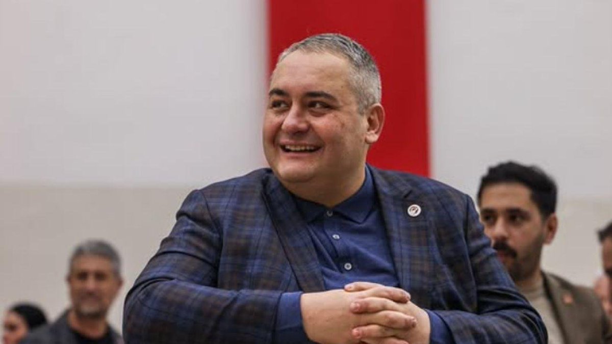 CHP'li Veli Ağbaba:

"6 Şubat günü Mesut Özarslan, Özgür Özel'e 'Ben partiden istifa eder miyim, sizin liderliğinizi bırakır mıyım? AK Parti'ye geçecek kadar ... çocuğu muyum' dedi."