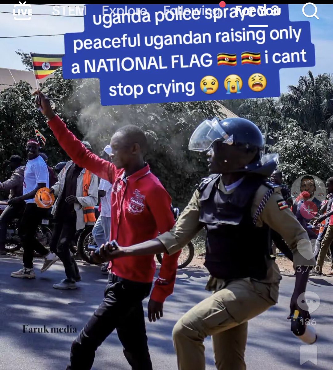 fix_it_maintena's tweet photo. Dear @PoliceUg is your officer proud of what she did!
@Sudhirntv @BalaamBarugahar @WinnieKiiza @frankbalkazerg1 https://t.co/20sNXTvFWv