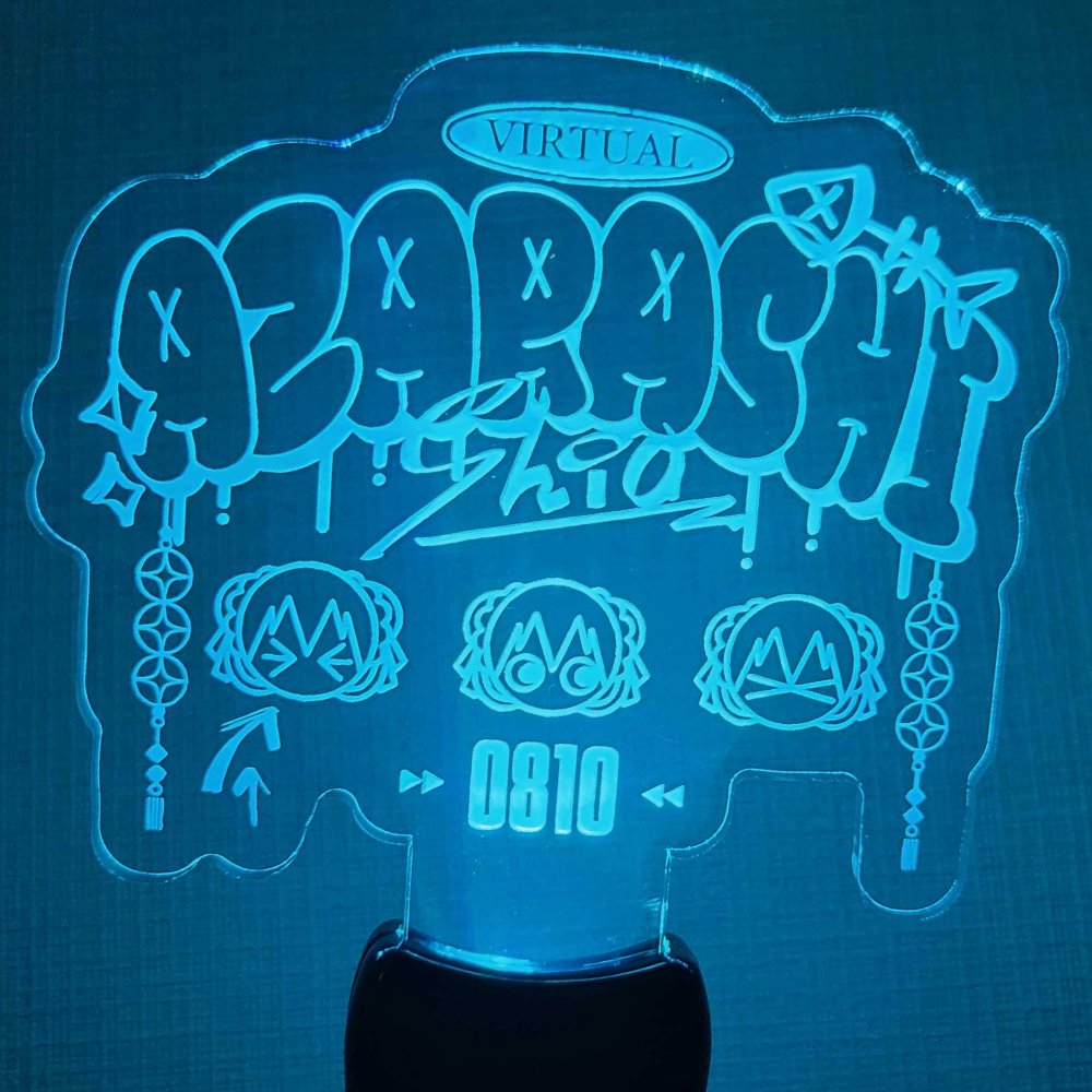 こちら去年依頼させていただいて、Tシャツとペンライト作らせて