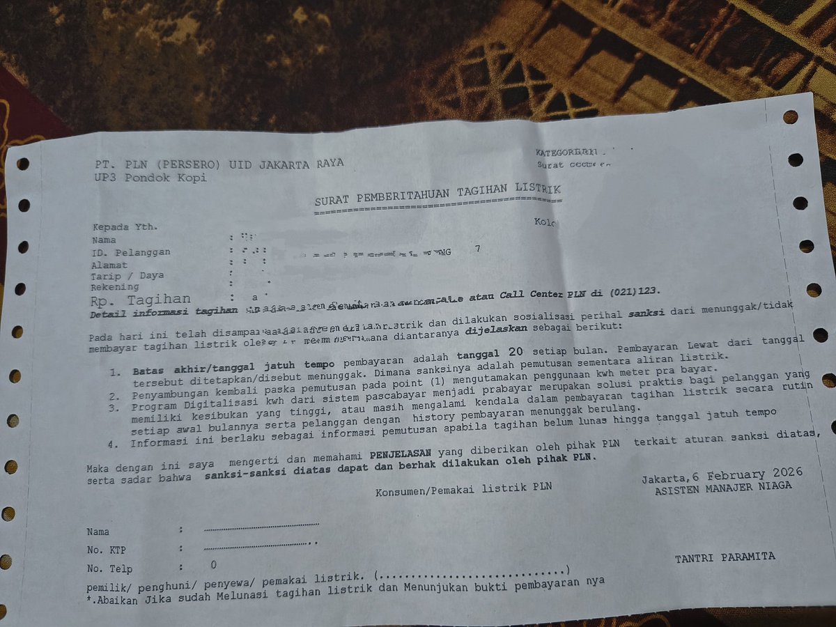 RezzaSiRastaman's tweet photo. @pln_123 sekarang kayak pinjol,, tgl 9 udah dikasih notice tagihan..
Anda sekelas BUMN loh, masa sistem penagihannya kayak pinjol yg takut nasabahnya kabur gak bayar.
Sedangkan batas pembayarannya masih tgl 20 loh.. https://t.co/oPhJyypYjr