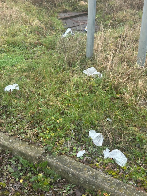 JoCeeRone's tweet photo. @nationalhighways @tonyvaughanMP  This is the mess your workers left last night by my house. You need to arrange to clean up your own mess!! https://t.co/uRhd1NESKj