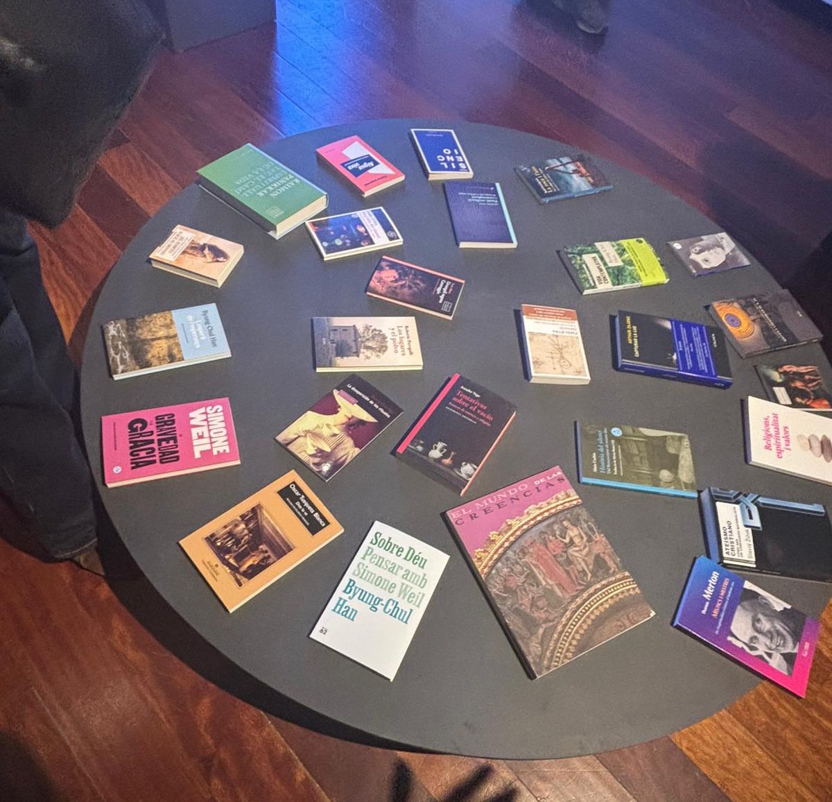 Fragmenta Editorial tweet media