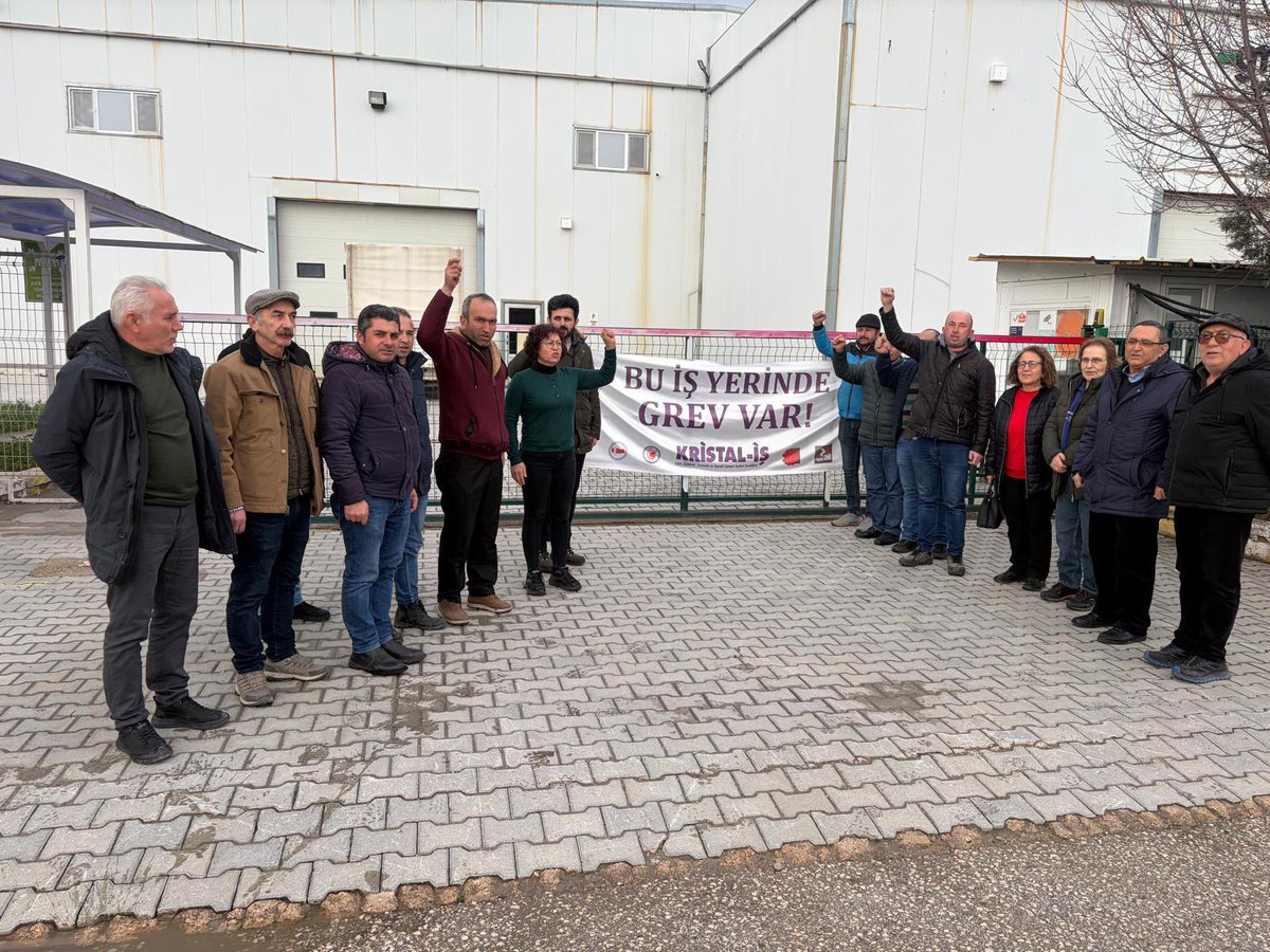 solpartibilgi's tweet photo. Amasya Merzifon’da grevdeki GM Teknik cam işçilerini ziyaret ettik. 

Direnen işçiler kazanacak! https://t.co/17q3E1k8po