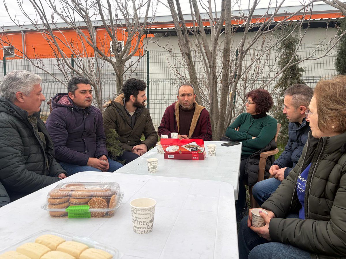 solpartibilgi's tweet photo. Amasya Merzifon’da grevdeki GM Teknik cam işçilerini ziyaret ettik. 

Direnen işçiler kazanacak! https://t.co/17q3E1k8po