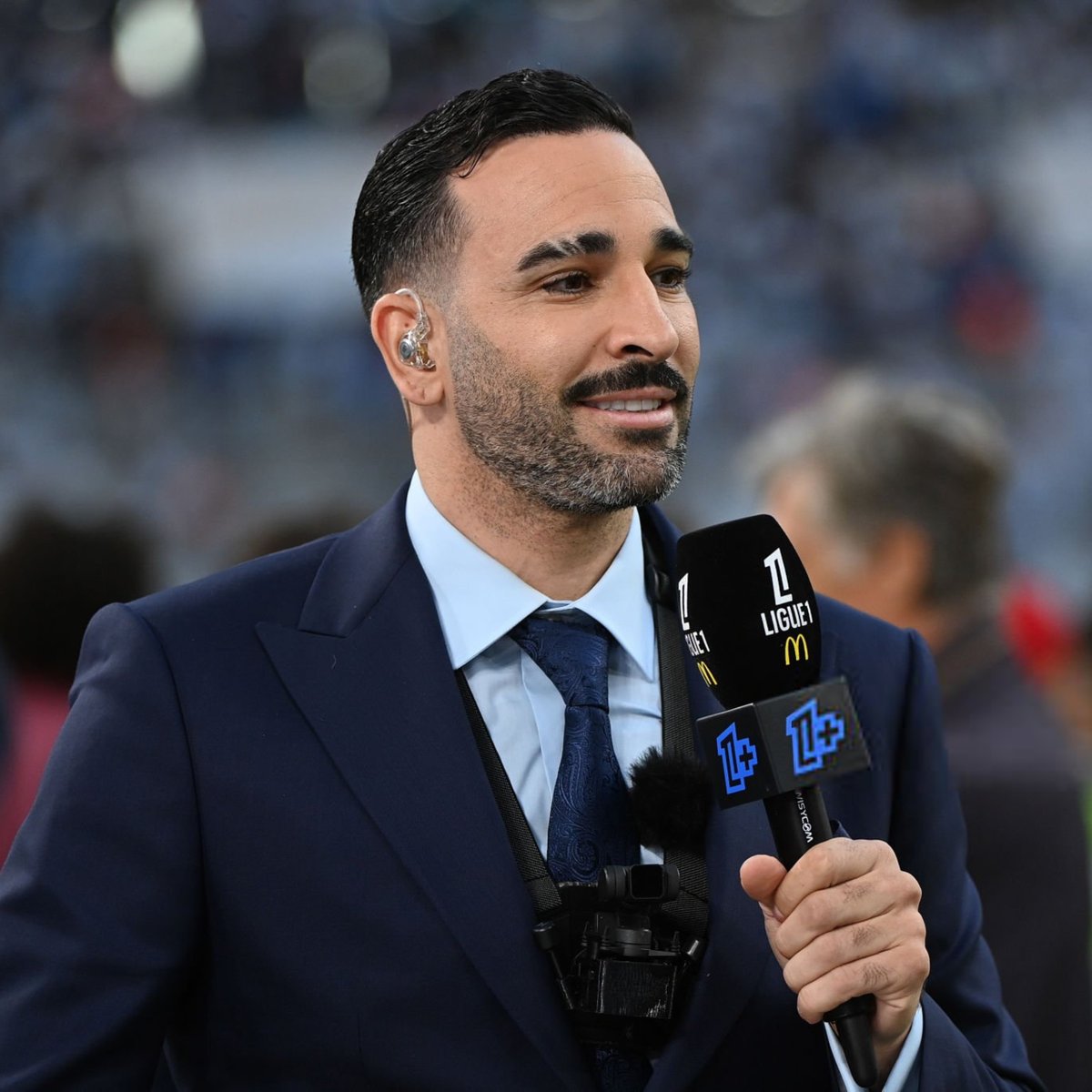 VibesFoot's tweet image. 🔴 𝗔𝗗𝗜𝗟 𝗥𝗔𝗠𝗜 𝗘𝗦𝗧 𝗖𝗔𝗦𝗛 𝗦𝗨𝗥 𝗟𝗘 𝗖𝗔𝗦 𝗟𝗘𝗢𝗡𝗔𝗥𝗗𝗢 𝗕𝗔𝗟𝗘𝗥𝗗𝗜 😬

« 𝗜𝗟 𝗣𝗔𝗦𝗦𝗘 𝗦𝗢𝗡 𝗧𝗘𝗠𝗣𝗦 𝗔̀ 𝗖𝗛𝗔𝗠𝗕𝗥𝗘𝗥 𝗟𝗘𝗦 𝗝𝗢𝗨𝗘𝗨𝗥𝗦 𝗘𝗧 𝗔̀ 𝗦'𝗘𝗠𝗕𝗥𝗢𝗨𝗜𝗟𝗟𝗘𝗥 𝗔𝗩𝗘𝗖 𝗘𝗨𝗫. 😡

Tu es quand même le capitaine de l'OM, 𝗷𝗲…