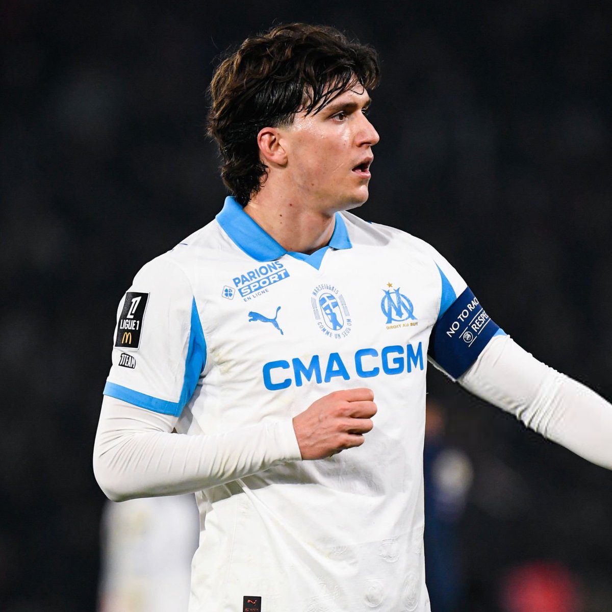 VibesFoot's tweet image. 🔴 𝗔𝗗𝗜𝗟 𝗥𝗔𝗠𝗜 𝗘𝗦𝗧 𝗖𝗔𝗦𝗛 𝗦𝗨𝗥 𝗟𝗘 𝗖𝗔𝗦 𝗟𝗘𝗢𝗡𝗔𝗥𝗗𝗢 𝗕𝗔𝗟𝗘𝗥𝗗𝗜 😬

« 𝗜𝗟 𝗣𝗔𝗦𝗦𝗘 𝗦𝗢𝗡 𝗧𝗘𝗠𝗣𝗦 𝗔̀ 𝗖𝗛𝗔𝗠𝗕𝗥𝗘𝗥 𝗟𝗘𝗦 𝗝𝗢𝗨𝗘𝗨𝗥𝗦 𝗘𝗧 𝗔̀ 𝗦'𝗘𝗠𝗕𝗥𝗢𝗨𝗜𝗟𝗟𝗘𝗥 𝗔𝗩𝗘𝗖 𝗘𝗨𝗫. 😡

Tu es quand même le capitaine de l'OM, 𝗷𝗲…