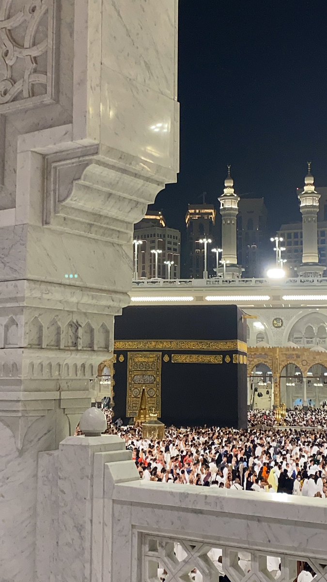 SajaMasoud95's tweet photo. أقف ببابك ، أحتمي بحِماك .. https://t.co/D18YMJof8a