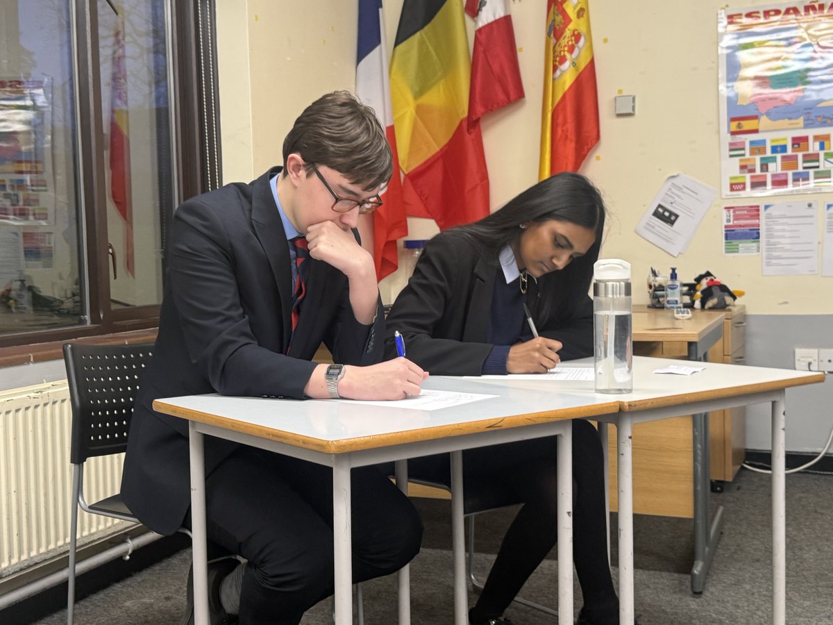 kingsmac's tweet photo. Year 13 Spanish A-Level students Kieran Schwartz and Marina Herath proudly represented King’s at the prestigious Modern Languages Debating Competition, coming in second place out of all schools.

https://t.co/1IaUFzwu94 https://t.co/FlNINb6tn0