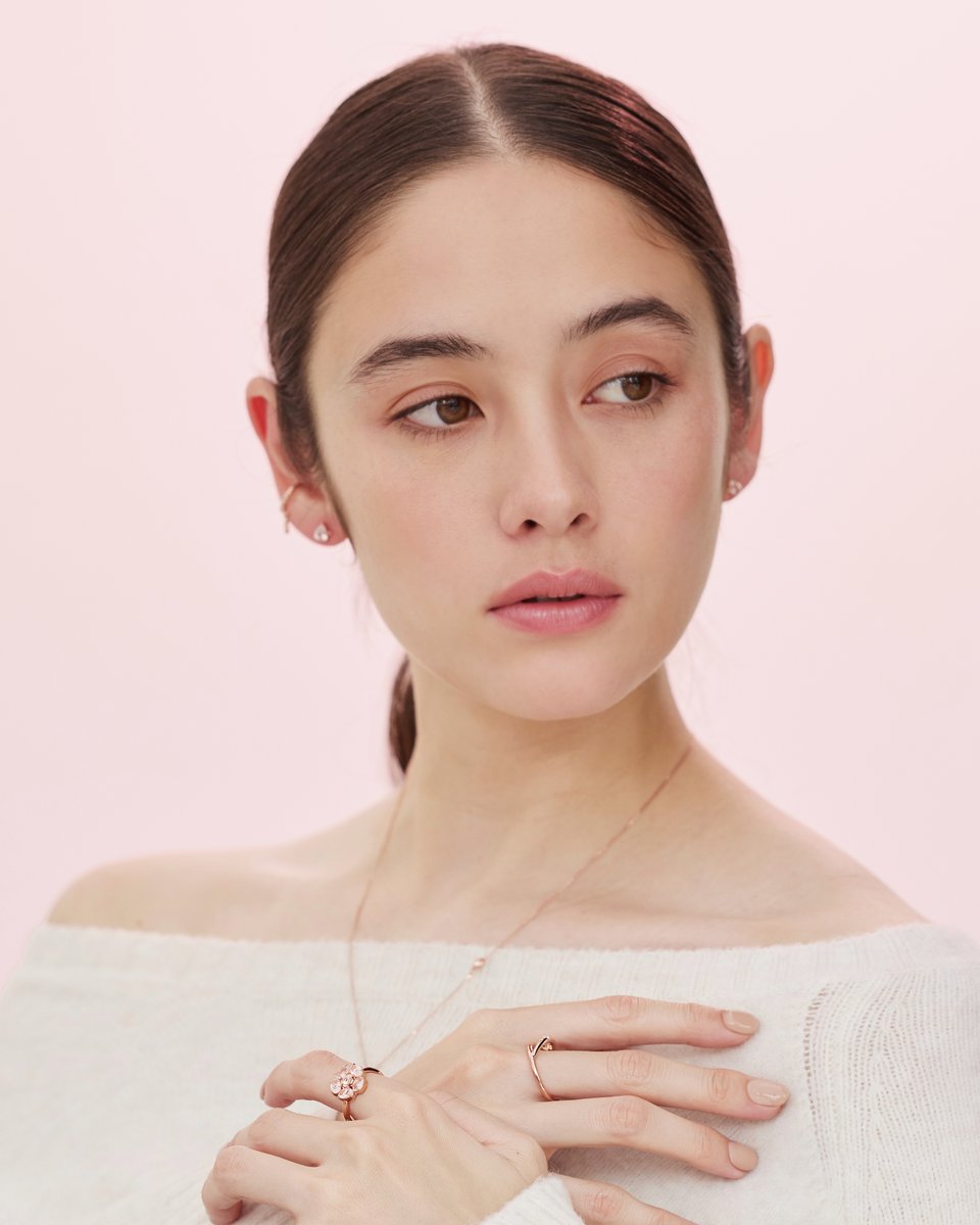 あたたかな日差しに映える、桜のジュエリー。「SAKURA Collection」は