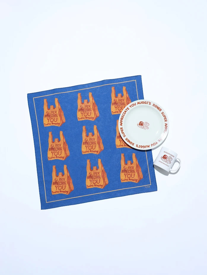 アーティスト・Thinkgs初となる個展『DOSUKOI PARANORMAL PHENOMENON』を「ビームス カルチャート 高輪」にて開催🌺

個性豊かなキャラクター作品の展示に加え、「ダイナー」をテーマとしたマグカップ、プレート、バンダナを販売🍽️
会場内は活動拠点である沖縄のアトリエの雰囲気を再現✨️