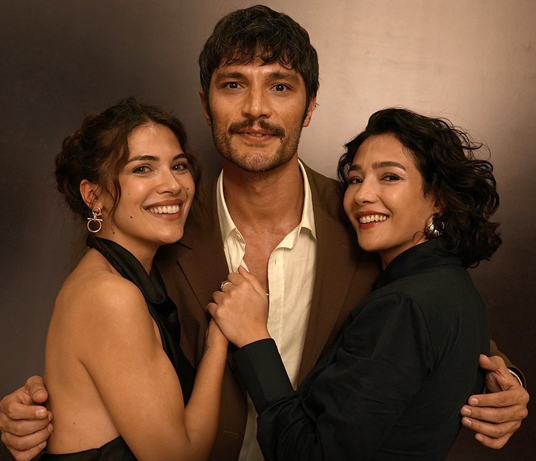 جلسة تصوير أبطال مسلسل الخليفة