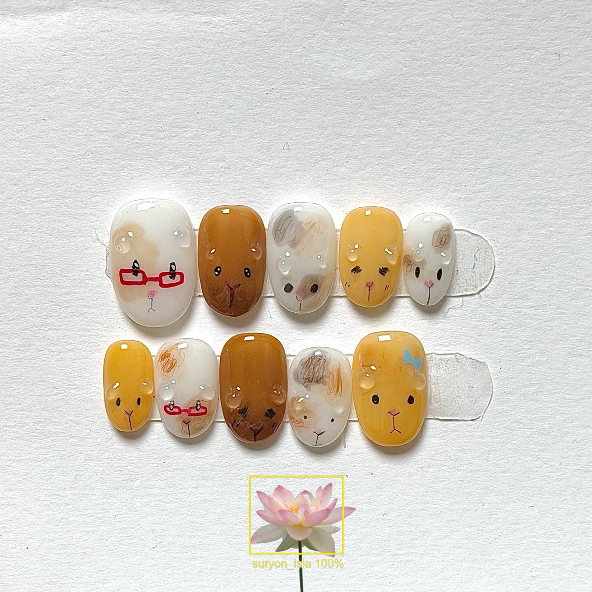 기니피그 몰고 가세요..~~
보내주신 디자인 그대로 기니피그 열마리 네일팁에 심어드렸습니다! 🎶🐹

디자인 출처 : @ nail.nuha