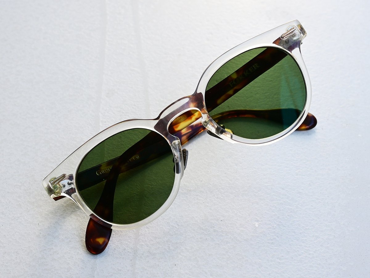 GROOVER FOKKERのレンズ交換を承りました。
レイバンの定番グリーン「G15」風にカスタマイズ。

度付きレンズでのご依頼ですが、度なしレンズのご用意もあるカラーです。

グッとクラシックテイストになりますね。