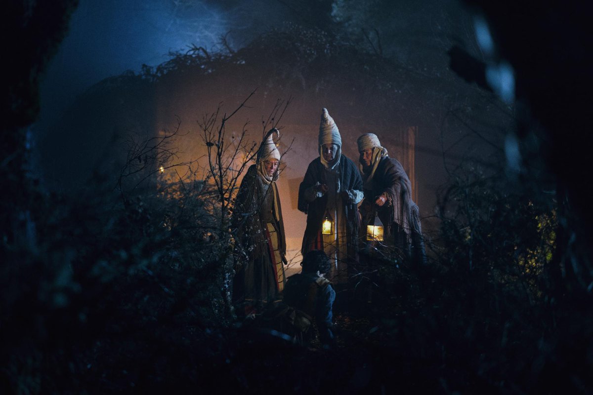 rcrascon's tweet image. #Gaua (6/10): Un viaje a los bosques vascos en pleno siglo XVII, donde las supersticiones campan a sus anchas. Más que miedo, transmite una inquietud ancestral. Dividida en capítulos, el 2º es superior al resto. La ambientación es magnífica, brillando por encima de sus historias