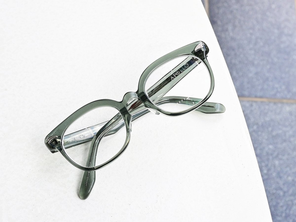 GROOVER APOLLOのLITIUMカラーに遠近両用レンズをカスタマイズさせて頂きました。

このところ遠近両用メガネのご注文を多く頂いております。軽度の老眼から掛け始めると慣れやすいです。

老眼をガマンしてから掛け始めると、慣れるのに苦労される方が多いです。レンズ設計選びも大事ですね。