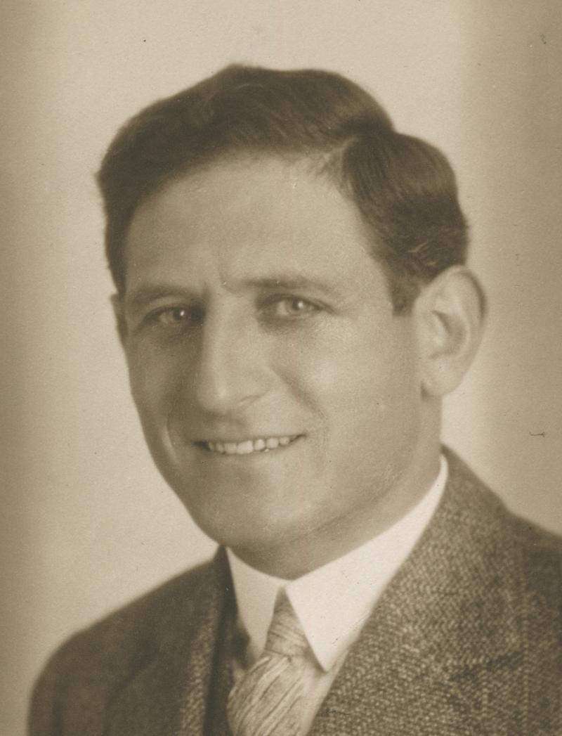 AuschwitzMuseum's tweet image. 9 February 1898 | A Czech Jew, Jindřich Lampl, was born in Bechyně.

He was deported to #Auschwitz from #Theresienstadt ghetto on 29 September 1944. He did not survive.
---

The history of deportations of Jews from the Theresienstadt ghetto to Auschwitz &amp;amp; the so-called family…