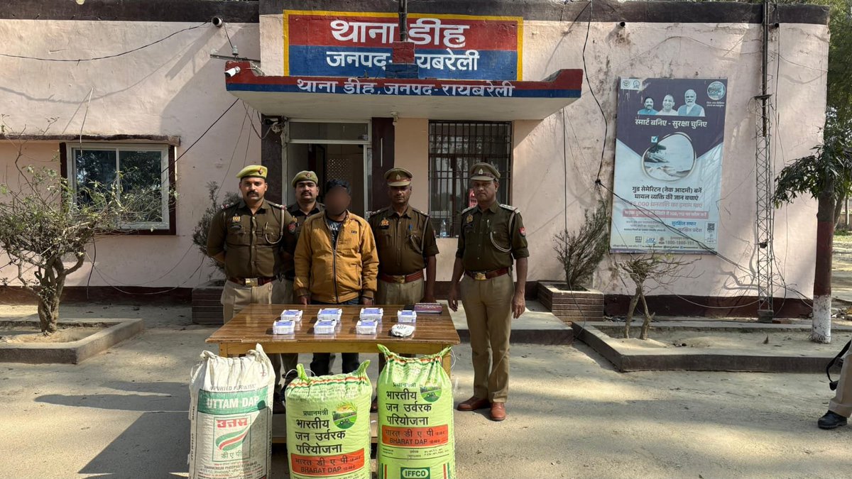 bstvlive's tweet photo. रायबरेली: चोरी की घटना का पुलिस खुलासा

➡करीब 16 लाख रुपए के जेवर मिले
➡दो आरोपी गिरफ्तार, भेजा गया जेल
➡बड़ी मात्रा में चोरी का सामान बरामद
➡ASP संजीव कुमार सिन्हा ने दी जानकारी

#RaeBareliTheft #PoliceBreakthrough @raebarelipolice https://t.co/hMDHQJiCP5