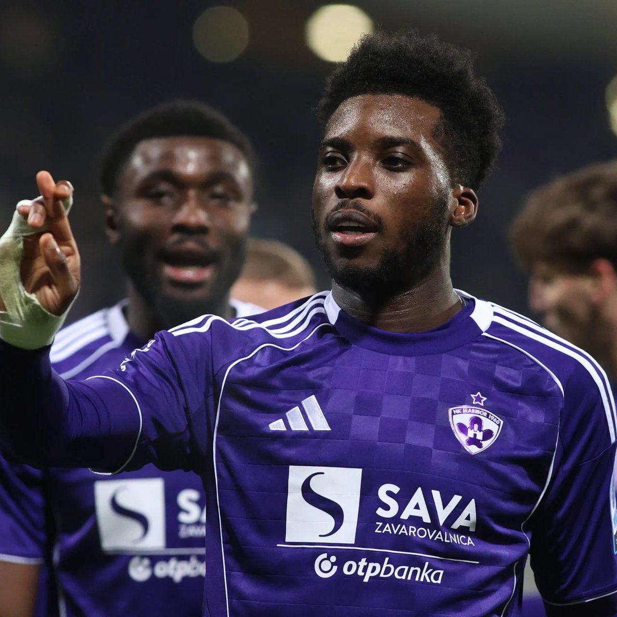 EnglishAbroad1's tweet photo. 🇸🇮 A big performance from Sheyi Ojo 👏
The winger was the star man for Maribor yesterday as he scored and provided an assist in their 2-0 win in the Slovenian top-flight.
The ex-Liverpool man, now 28, has two goals and four assists in the league this season #lfc #mbkp https://t.co/vSEJxb6iPY