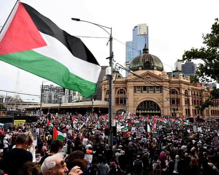 RichardAOB's tweet photo. There are 226 members and senators in Federal Parliament whose  total upkeep costs over $3 mil a year, each.

Their job is to represent us.

Today thousands of Australians took to the streets and did a far better job of it for nothing. https://t.co/UlgacIOrbm