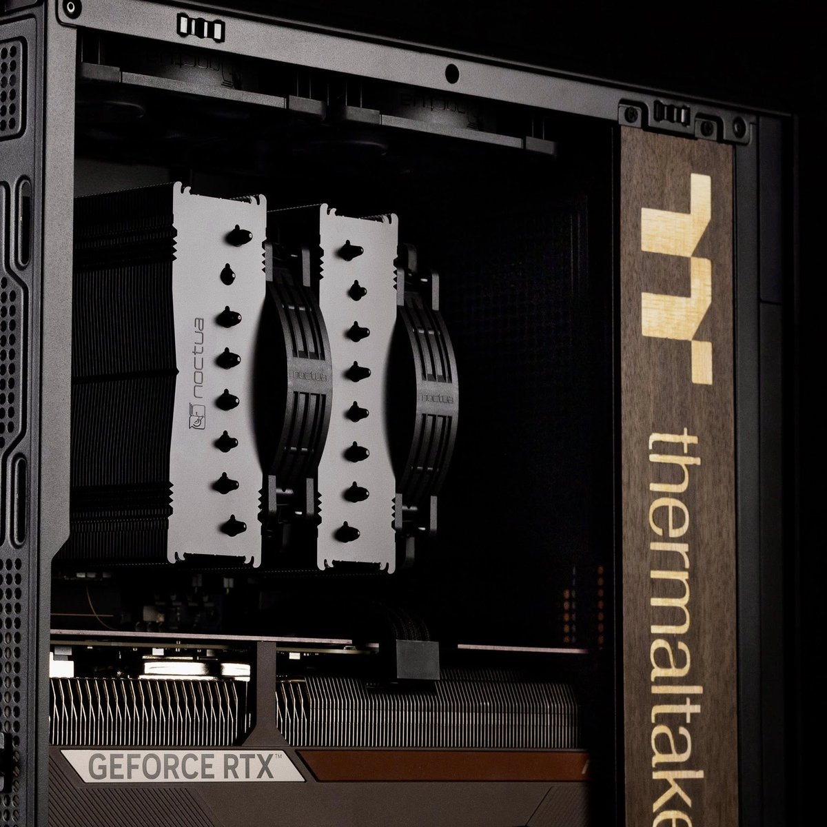 ThermaltakeInc's tweet photo. TR300 WS 🪵 A bold custom mod of the TR300 WS, featuring handcrafted wood accents, a redesigned front panel, and a refined internal layout.

📷 Built by @Justin Chu

#Thermaltake #TR300WS #CaseMod #CustomBuild #PCModding #WorkstationBuild #ModdedPC #BuildInspiration https://t.co/MbE9GJod0J