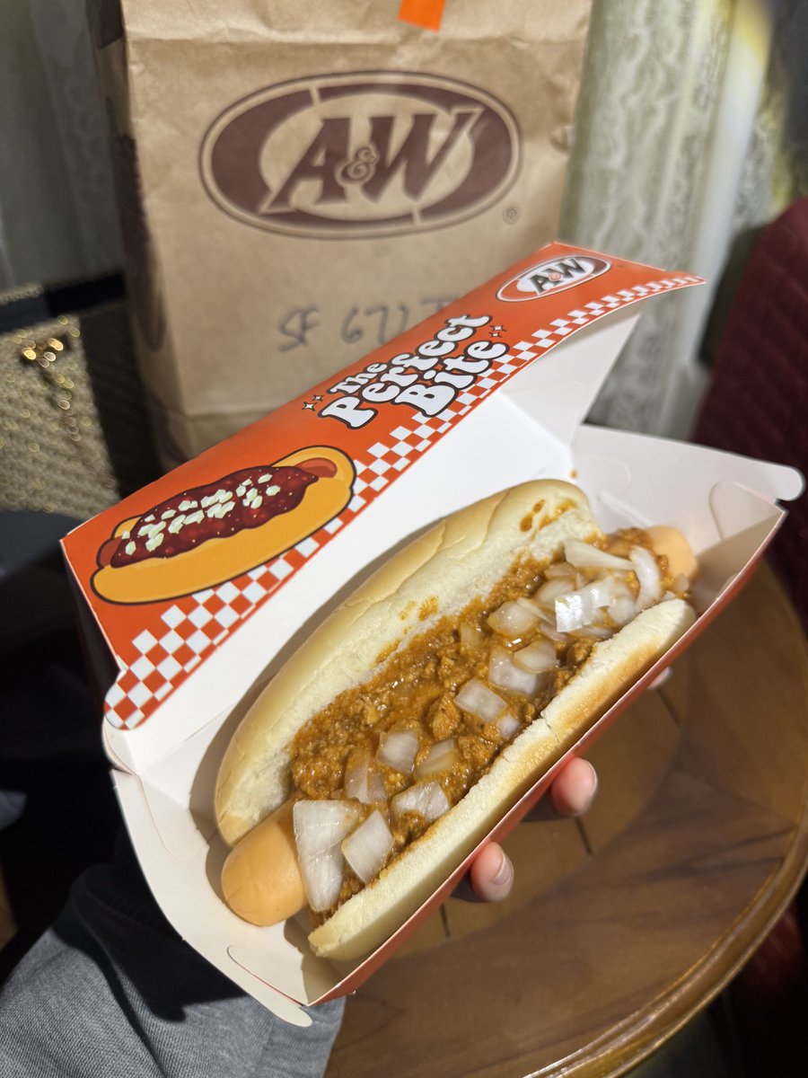 Tak plan nak order, tapi nampak Chicken Corney A&amp;W ni ada 50% OFF kat ShopeeFood… Terus sampai depan rumah 😌😋