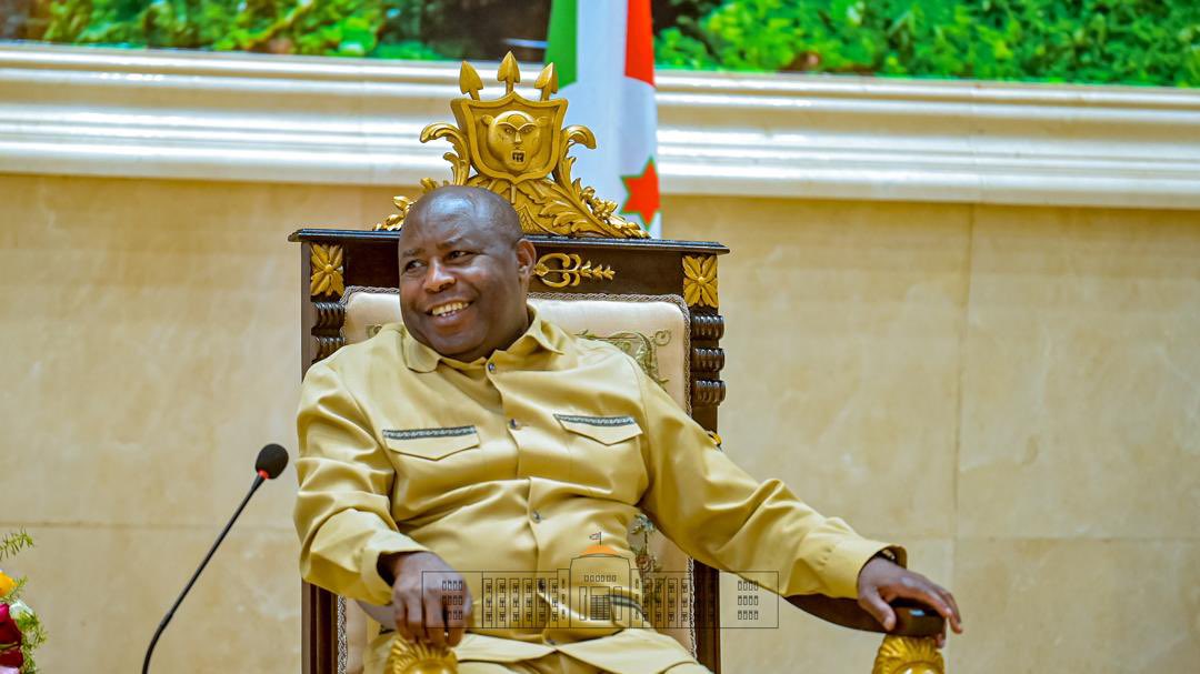 S.E <a href="/GeneralNeva/">SE Evariste Ndayishimiye</a> vient de recevoir en audience Hon. Fatuma Mohammed, membre du Parlement Kényan, porteuse d’un message du Président kényan, S.E <a href="/WilliamsRuto/">William Samoei Ruto, PhD</a> , axé sur ses vœux d’amitié, de prospérité et de renforcement des relations bilatérales entre le Burundi et le Kenya