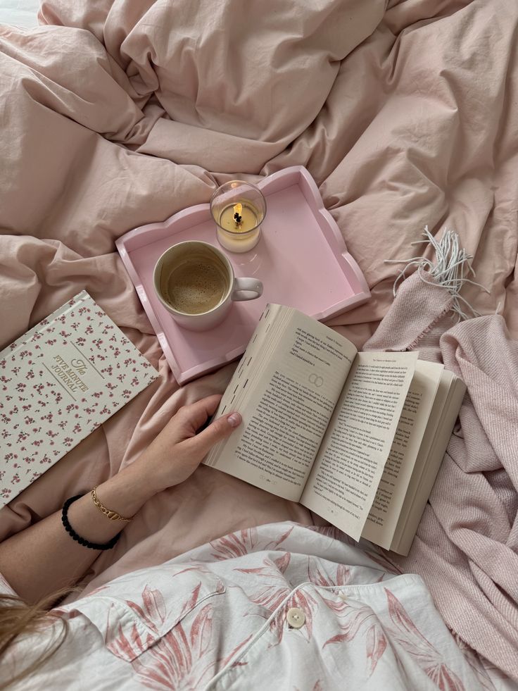 𝑠ℎ𝑒 𝑤𝑎𝑠 𝑎 𝑓𝑎𝑖𝑟𝑦 tweet media