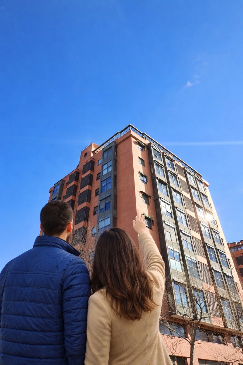 ¿Cuánto vale tu casa en #Villaverde? 🏠📊
​Precios m² en 2026:
🛠️ Reformar: 1.950€
🔑 Para vivir: 2.600€
✨ Reformado: +3.100€
​💰 Un piso de 75m² ronda los 195.000€.
​¿Quieres vender sin errores?
🎯 Tu casa en mejores manos 🤝🏼