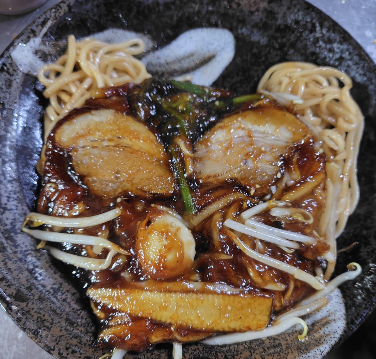 2/9(月)
夜の部！営業中です〰
夜19:00〜〜23:00 (22:30L.O)
巣鴨は晴れ🌙
気温6.3℃　湿度36%
深田萌絵さん残念でしたね〰🙀
#ラーメン　#巣鴨　#焼きそば