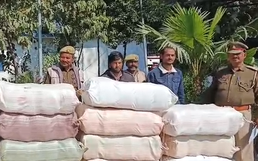 bstvlive's tweet photo. चंदौली: ANTF और चंदौली पुलिस की बड़ी कार्रवाई
➡2.5 करोड़ का गांजा बरामद, 2 अरेस्ट
➡DCM से 499 किलो से ज्यादा का गांजा मिला
➡मौके से डीसीएम, मोबाइल और नकदी जब्त
➡एनडीपीएस एक्ट की धाराओं में मुकदमा दर्ज
➡कटसिला के समीप बाबा ढाबा की घटना
#ChandouliDrugBust #ANTFAction @chandaulipolice