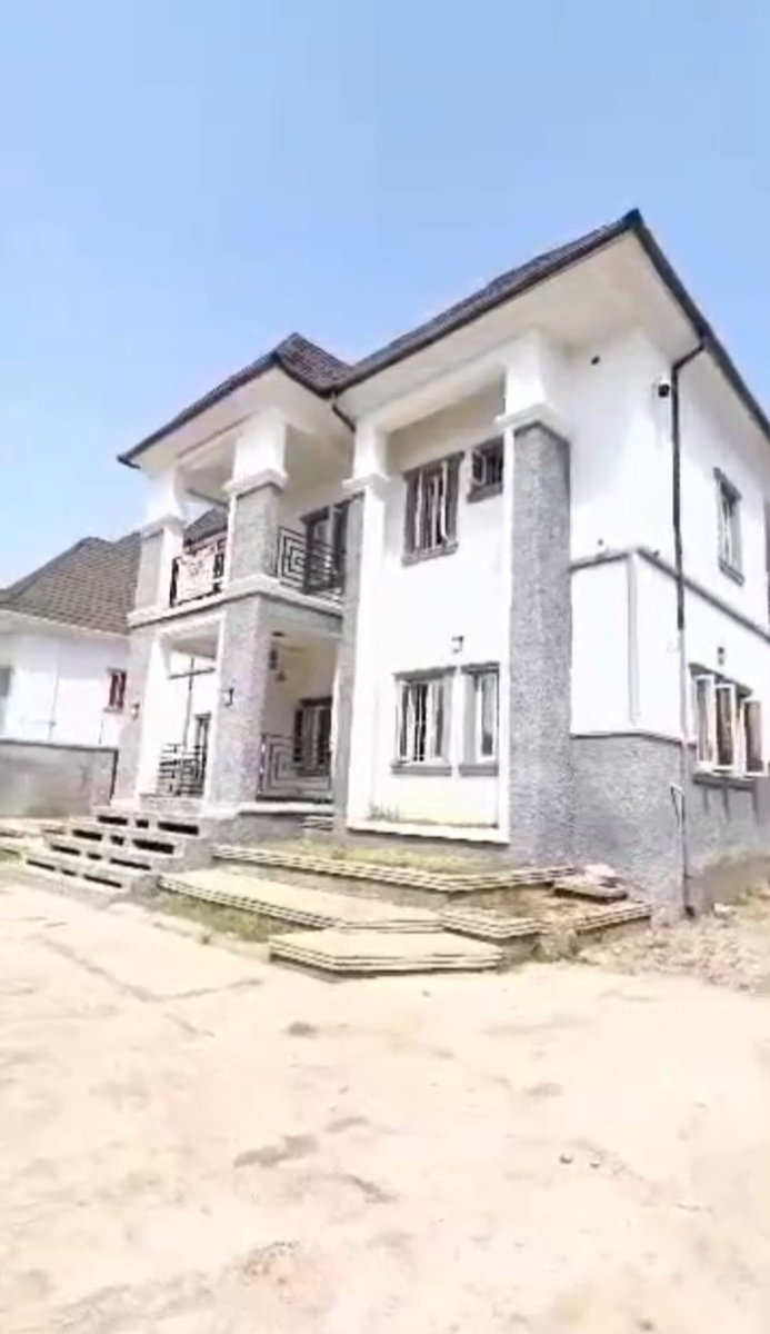 aproglobal's tweet photo. Newly built fully detached 5 bedroom duplex for rent with 3 sitting rooms and 2 BQs.

Features:
Swimming pool
CCTV camera
Aquarium feature fountain
Electric fence
Remote control gate
Security gate. 
Gem Area 
Green Area
Fish pond
Ac.

Rent : 20m per year
07063822217 https://t.co/4Pc89ZKCs6
