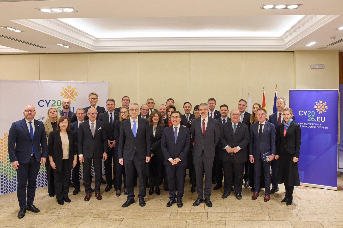 Me he reunido con los embajadores UE bajo presidencia chipriota <a href="/CY2026EU/">Cyprus Presidency of the Council of the EU 2026</a>.

Les he trasladado el compromiso de España con una Europa soberana, próspera, fuerte y unida que garantice la seguridad y bienestar de las europeas y los europeos.