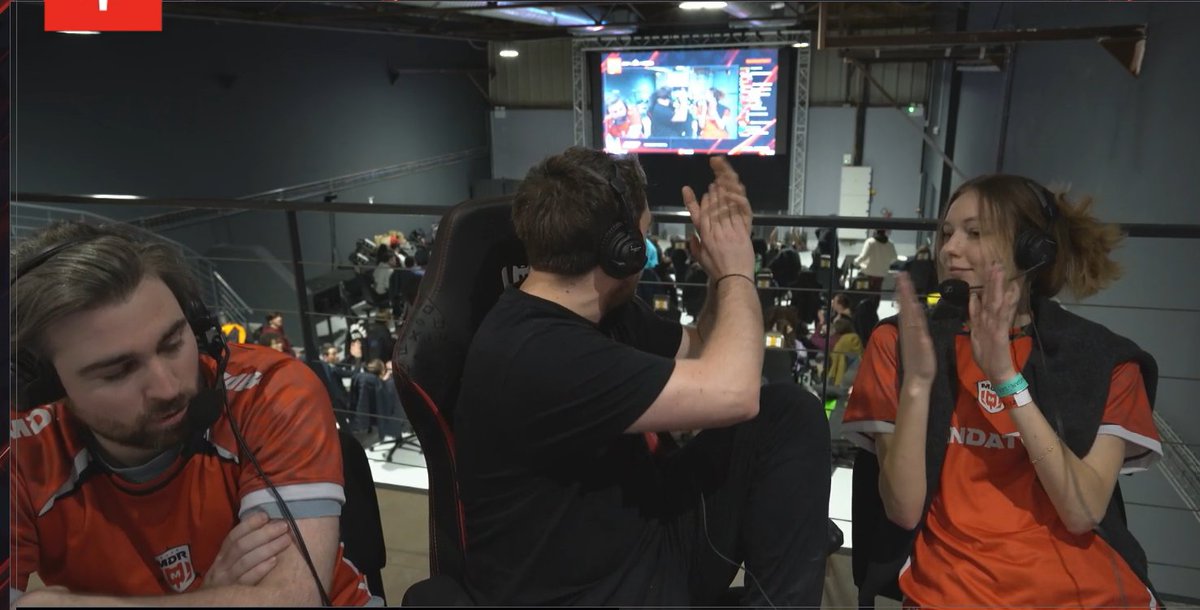 Pinkk__s's tweet image. Même avec le miel que j'ai ramené au Hangar, j'ai la voix ARRACHEE
"Ca va Lou ta voix ? Bien ton week end apparemment.."
Terrible.....